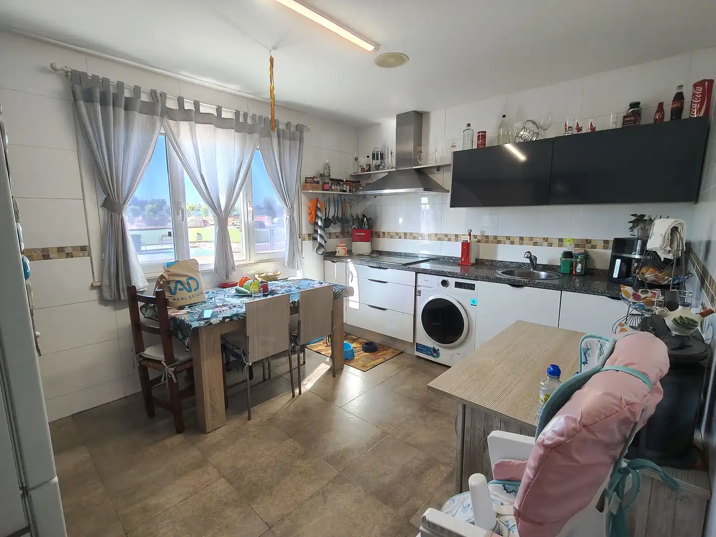 Cuina de Casa o xalet en venda en Barbadillo amb Calefacció, Terrassa i Piscina