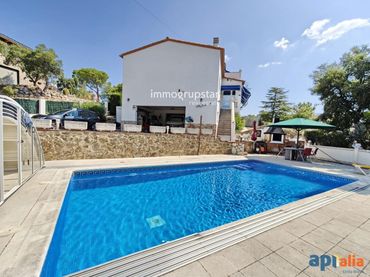 Chalet con balcón en venta en avet