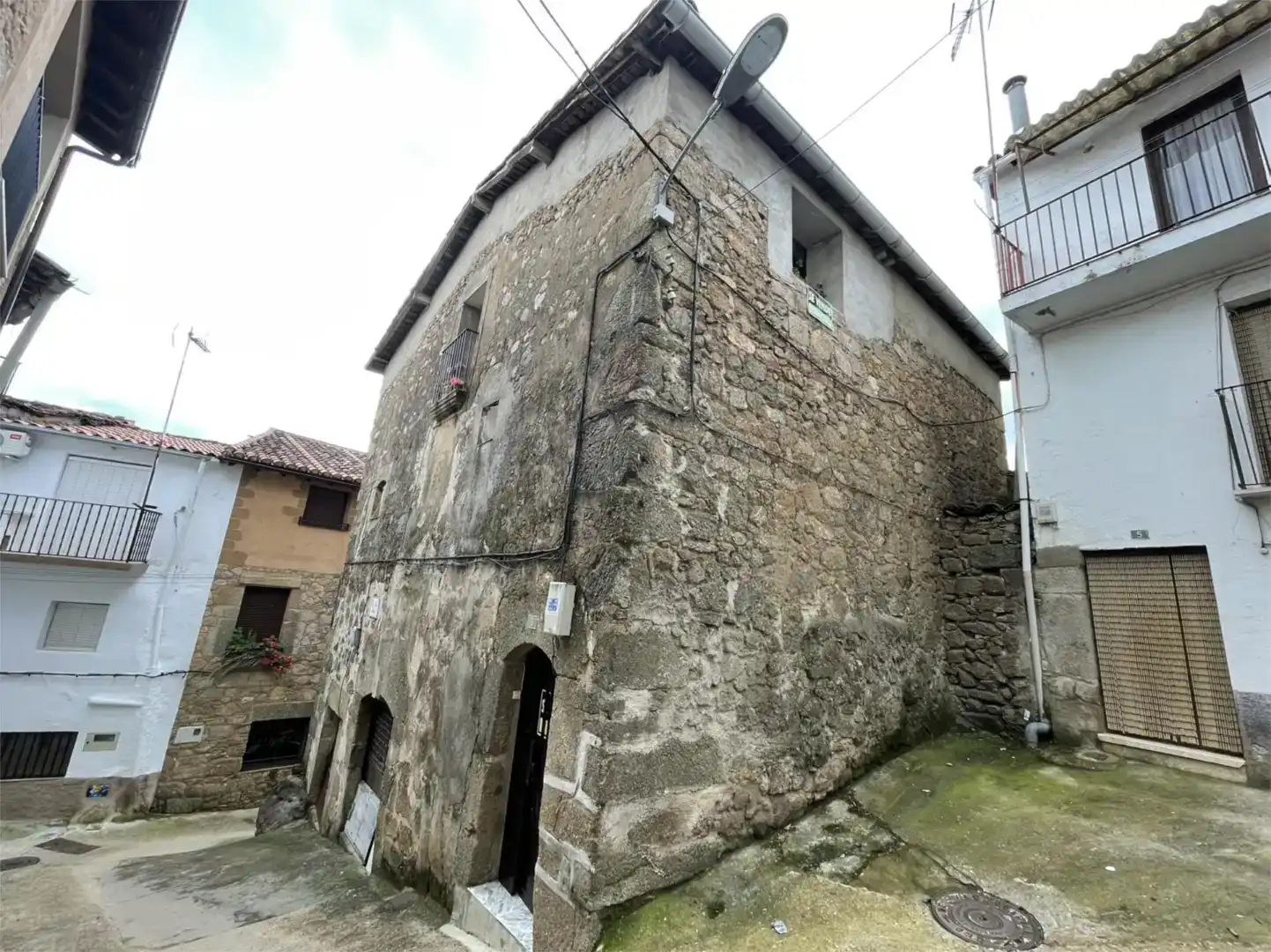 Vista exterior de Piso en venta en Gata con Trastero, Lavadora y Microondas
