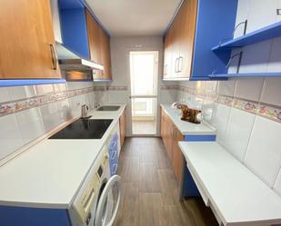 Cuina de Apartament per a compartir en  Madrid Capital amb Calefacció, Moblat i Rentadora