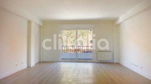 Foto 2 de Piso en venta en Valdeacederas, Madrid Capital