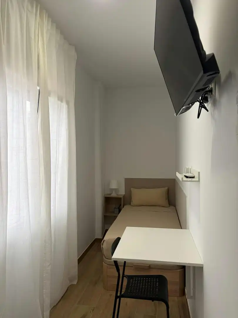 Schlafzimmer von Wohnung zur Miete in Madrid mit Klimaanlage, Heizung und Waschmaschine