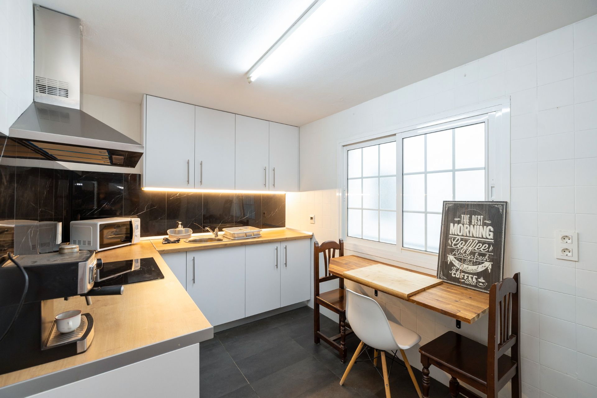 Kitchen of Flat to rent in  Granada Capital  with Heating, Furnished and Washing machine
