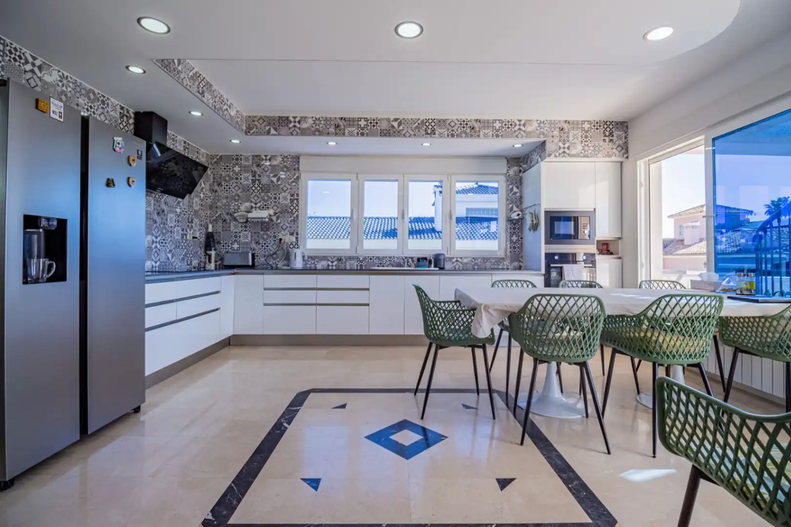 Cocina de Casa o chalet en venta en L'Alfàs del Pi con Aire acondicionado, Calefacción y Jardín privado