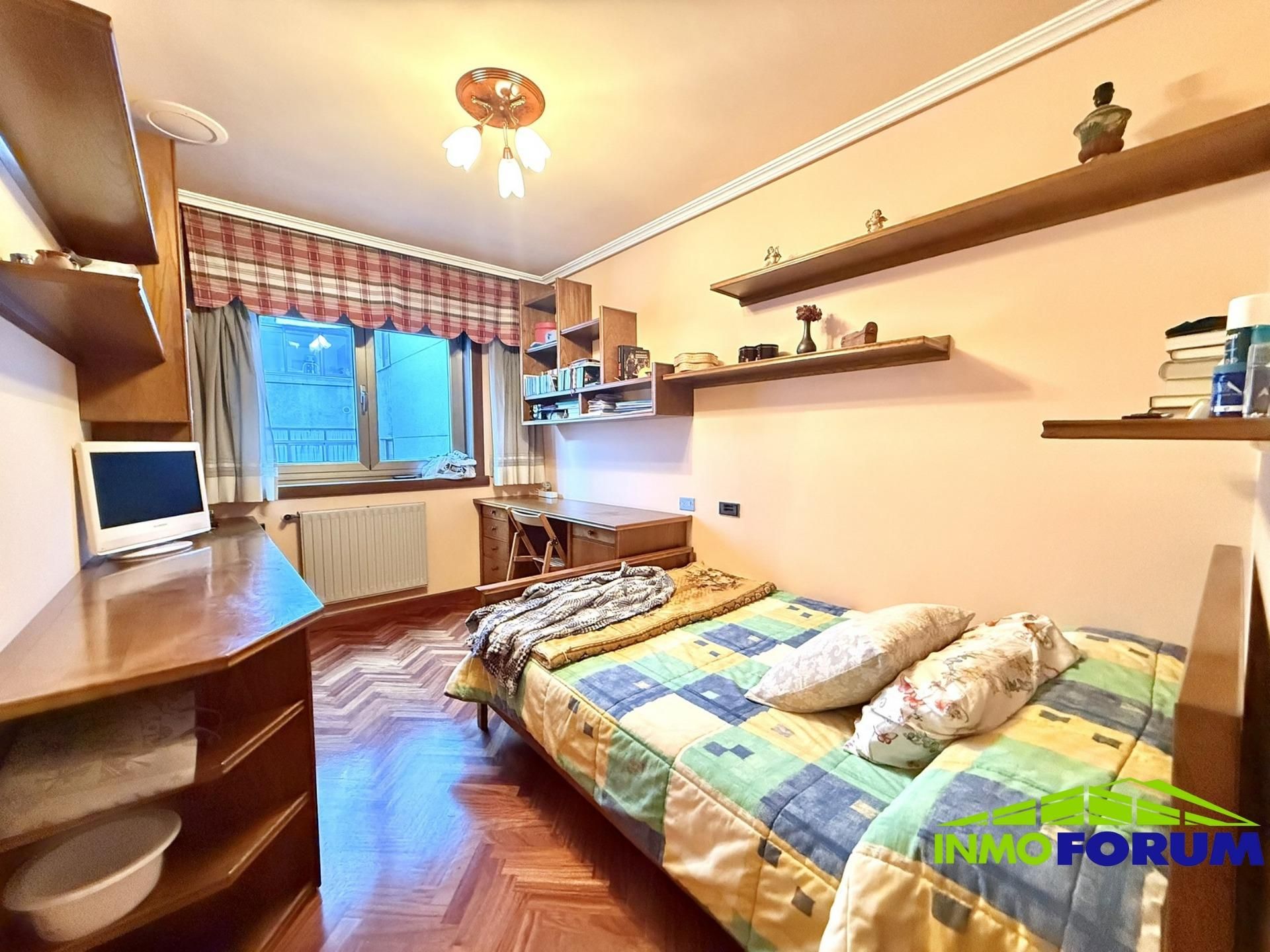 Bedroom of Flat for sale in A Coruña Capital   with Heating, Parquet flooring and Storage room