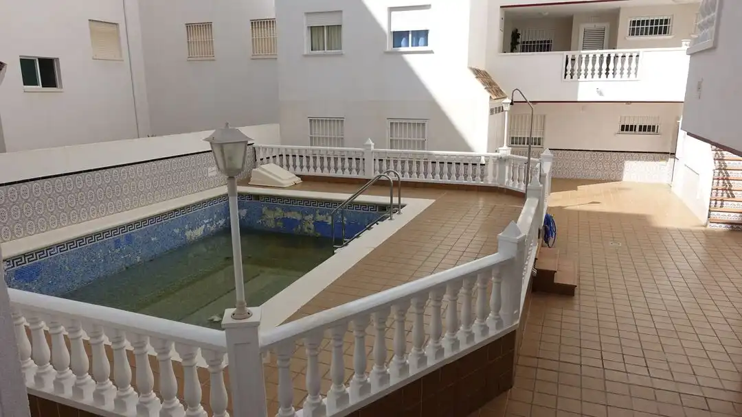 Piscina de Piso en venta en Guardamar del Segura con Aire acondicionado, Terraza y Piscina