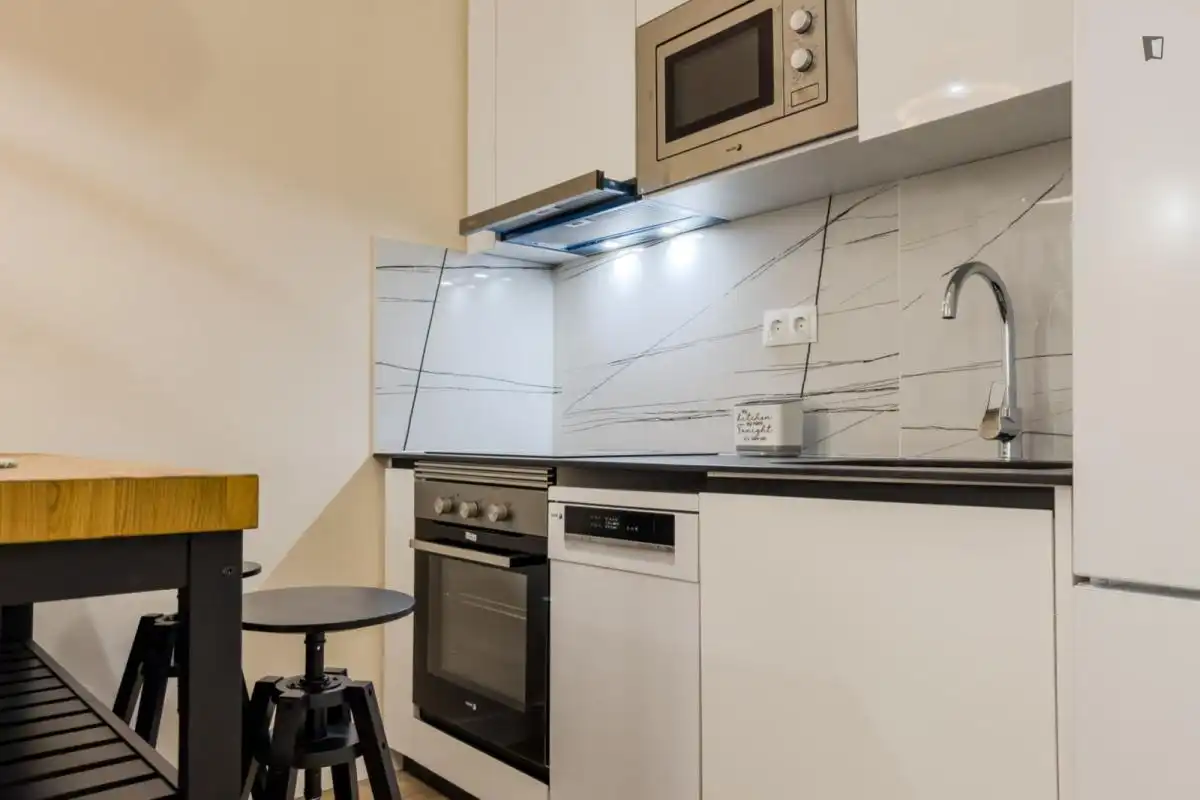 Küche von Wohnung zur Miete in Barcelona mit Klimaanlage, Möbliert und Ofen