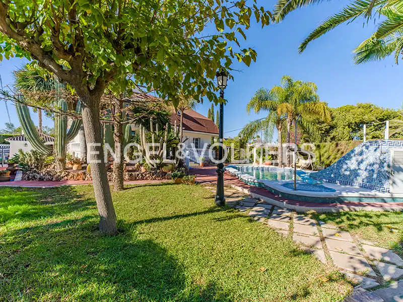 Exterior view of Houses for sale in San Vicente del Raspeig / Sant Vicent del Raspeig  with Air Conditioner, Heating and Private garden