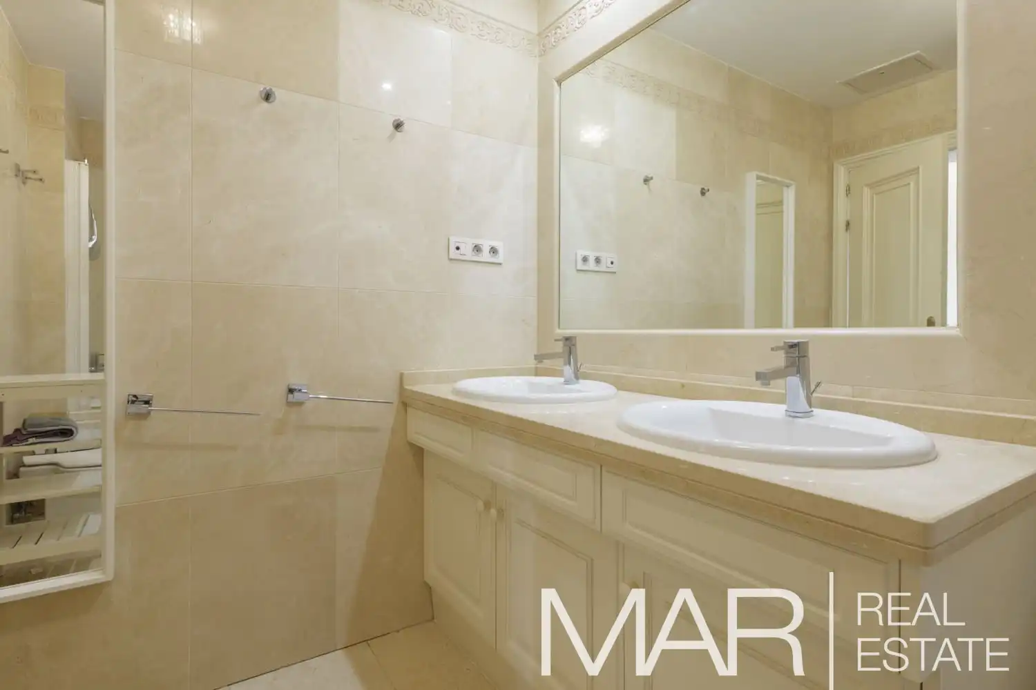 Flat for sale in Calle Nogales, Acacias
