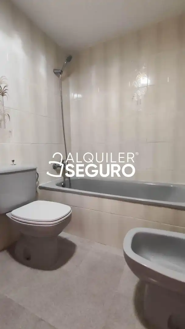 Baño de Piso de alquiler en Catarroja con Terraza