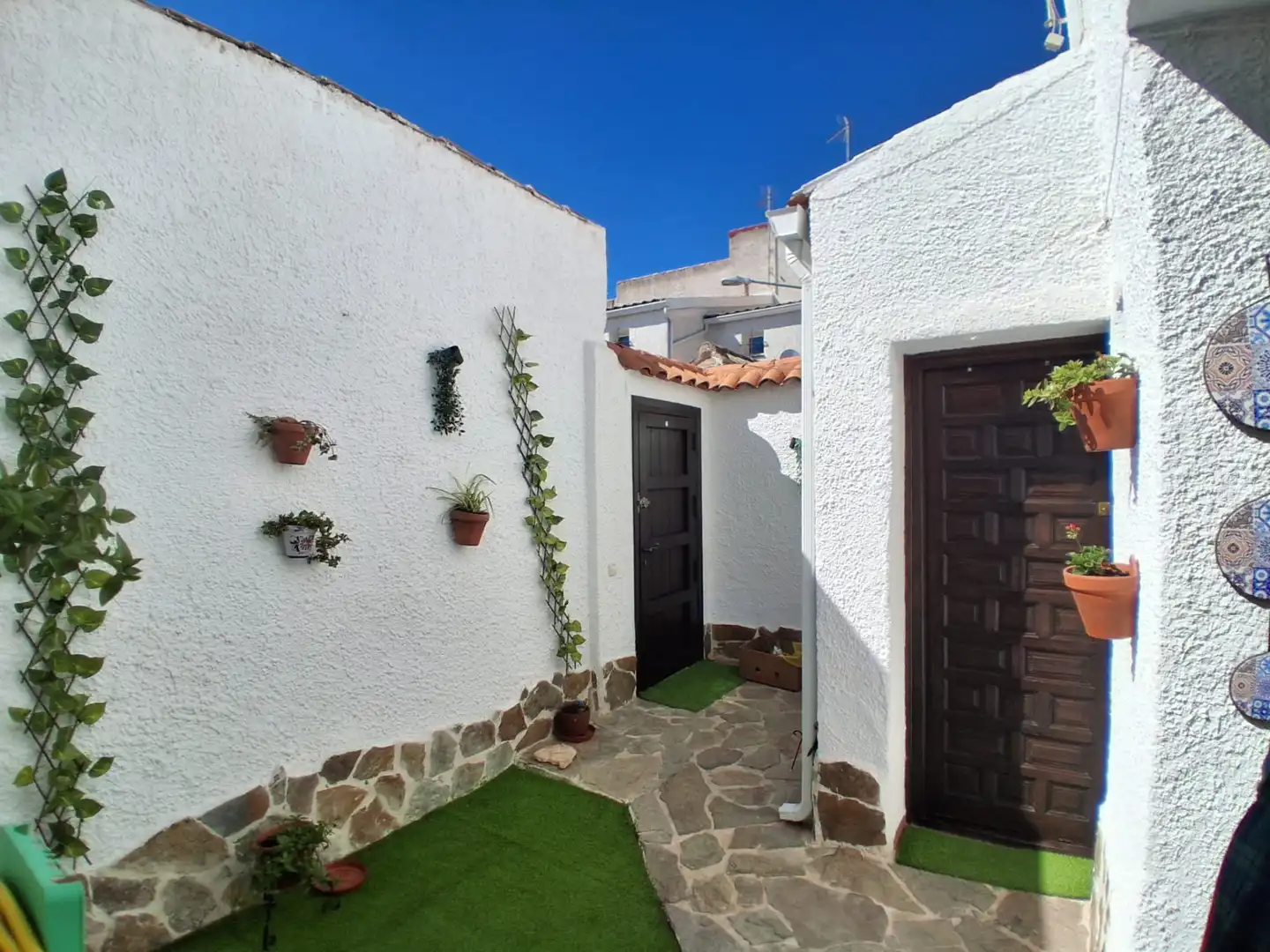 Vista exterior de Casa adosada en venta en Escalonilla con Aire acondicionado, Calefacción y Jardín privado