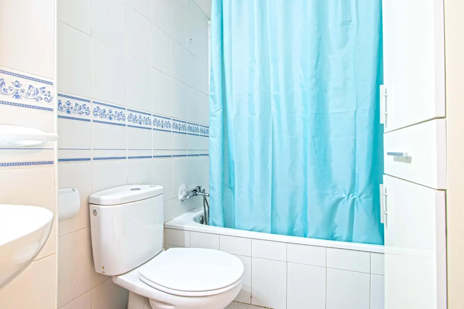 Bathroom of Flat for sale in Sevilla  with Air Conditioner, Storage room and Balcony