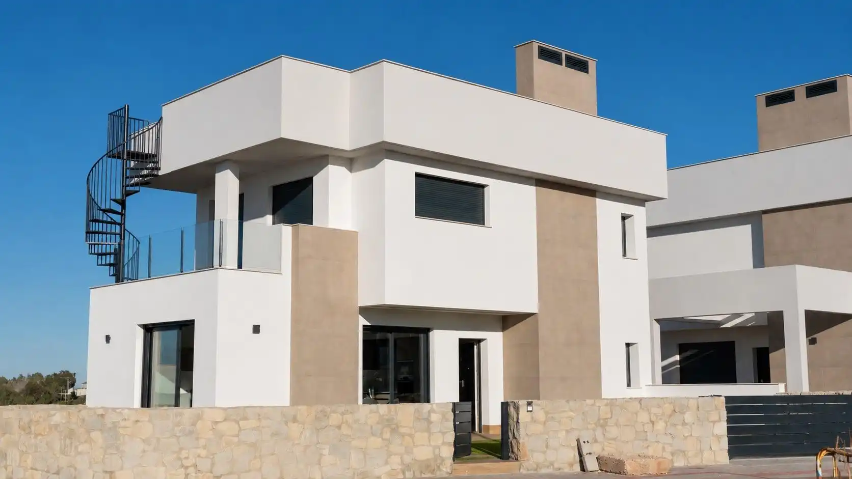 Casa aparellada amb piscina en venda a Algorfa
