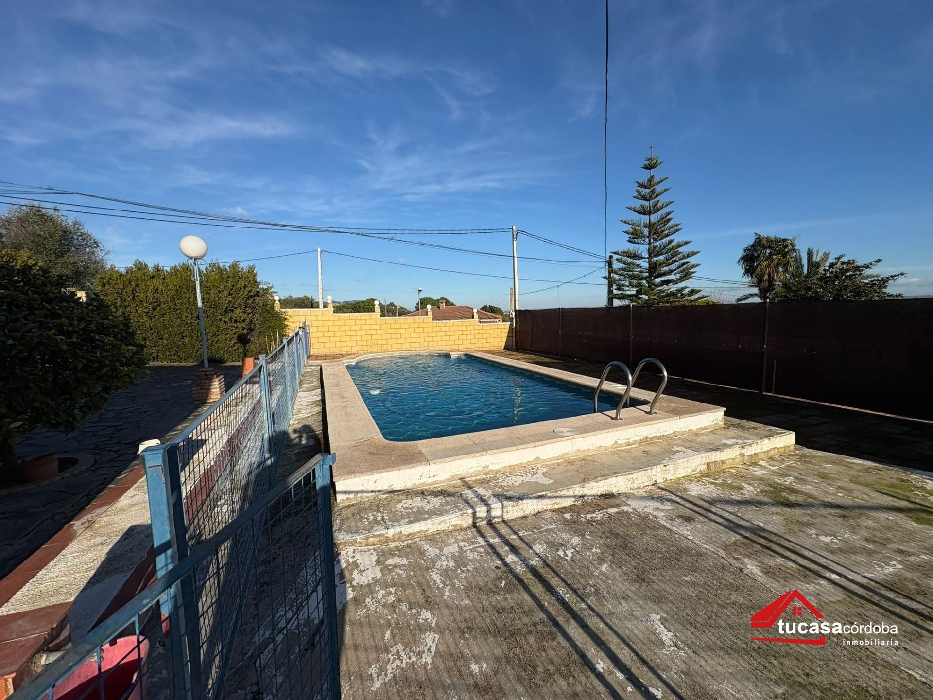 Swimming pool of House or chalet for sale in Almodóvar del Río  with Air Conditioner, Storage room and Swimming Pool