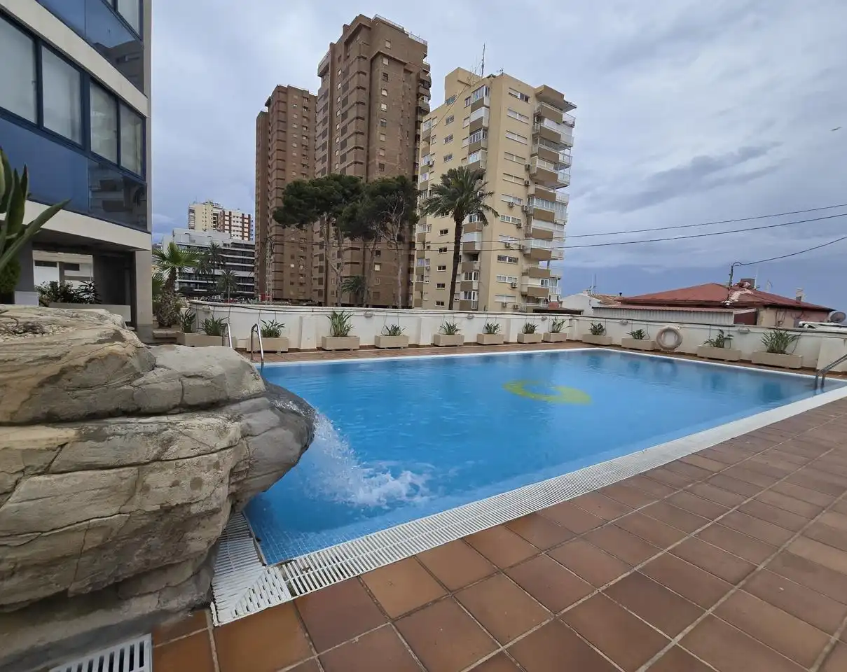 Piscina de Piso en venta en Benidorm con Aire acondicionado, Terraza y Piscina