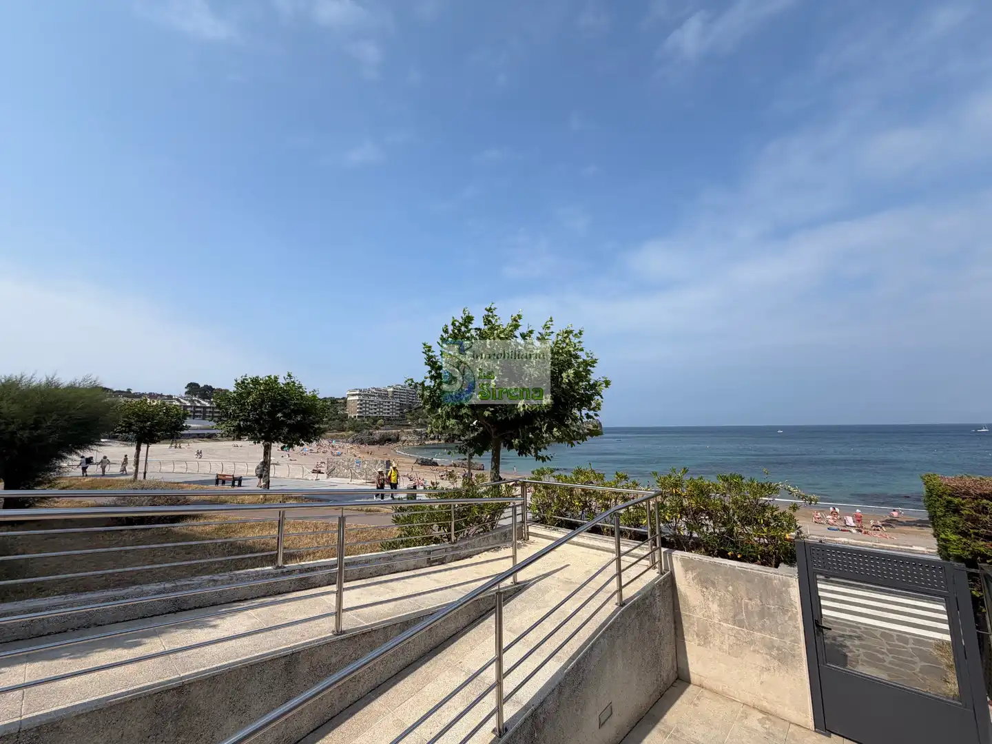 Vista exterior de Piso en venta en Castro-Urdiales con Calefacción, Terraza y Piscina