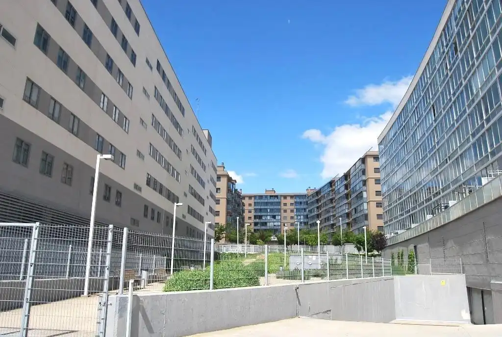 Außenansicht von Garage zum Verkauf in Zaragoza