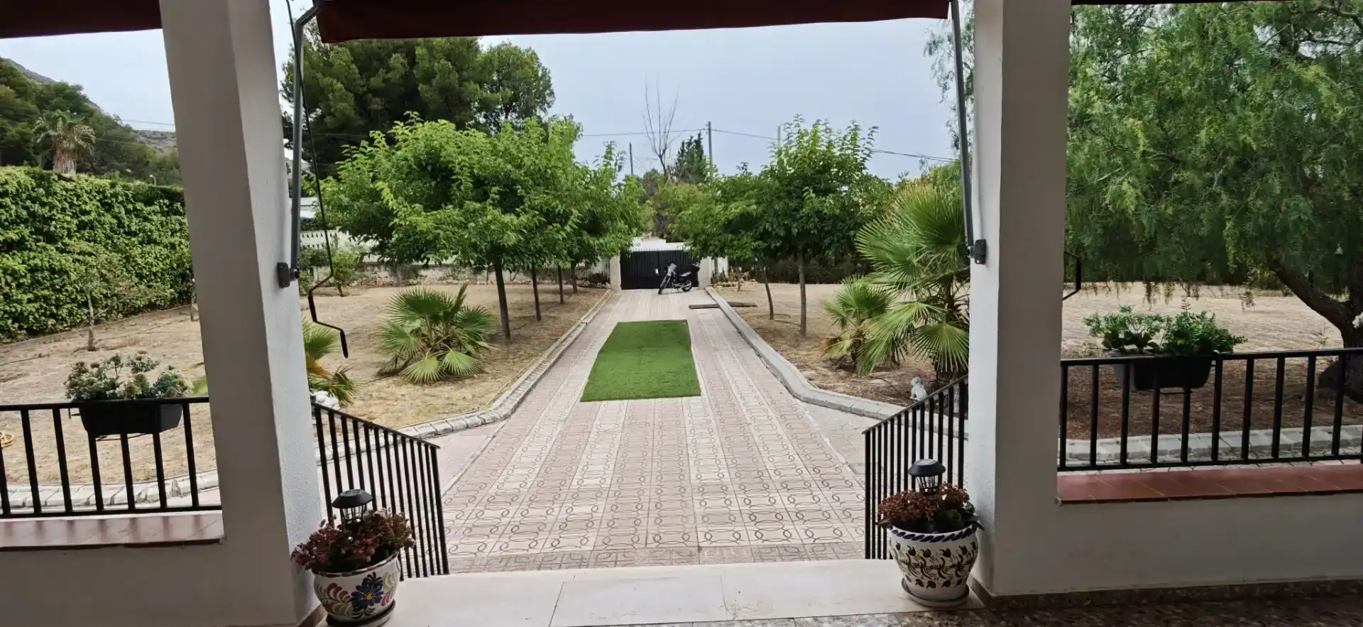Vista exterior de Casa o xalet en venda en Elda amb Aire condicionat