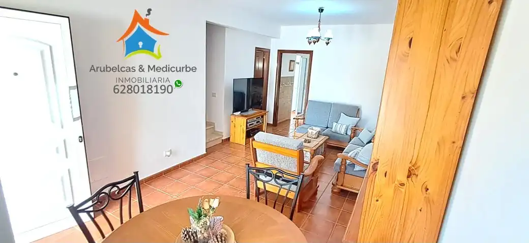 Wohnzimmer von Einfamilien-Reihenhaus zum Verkauf in Arucas mit Ofen, Mikrowelle und Balkon