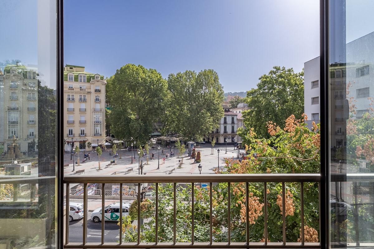 Exterior view of Flat for sale in  Granada Capital  with Air Conditioner and Heating