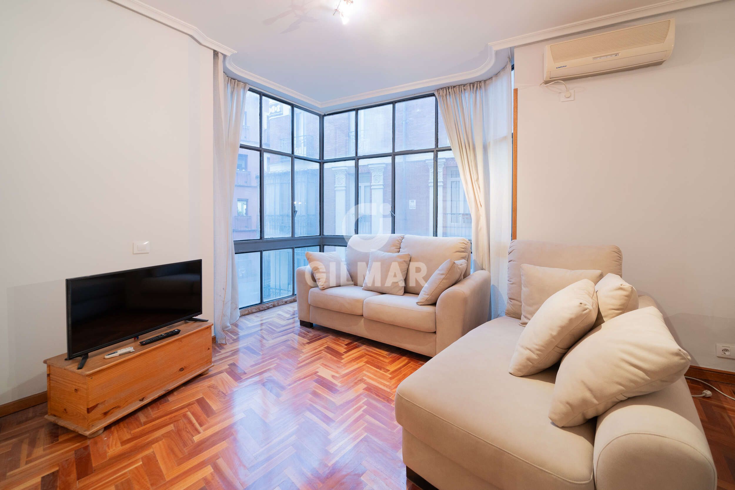 Living room of Flat for sale in  Madrid Capital  with Heating and Storage room