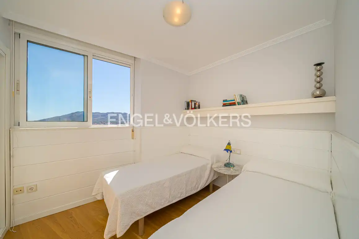 Habitación de Apartamento en venta en Benidorm con Aire acondicionado, Trastero y Amueblado