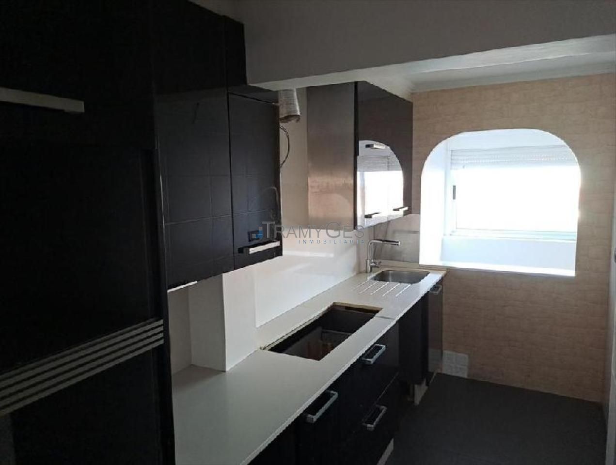 Cuina de Dúplex en venda en Vigo  amb Calefacció