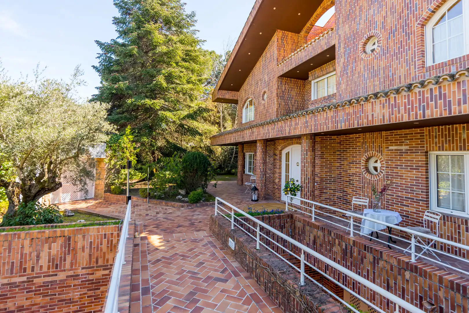 Vista exterior de Casa o chalet en venta en Pozuelo de Alarcón con Aire acondicionado, Calefacción y Jardín privado