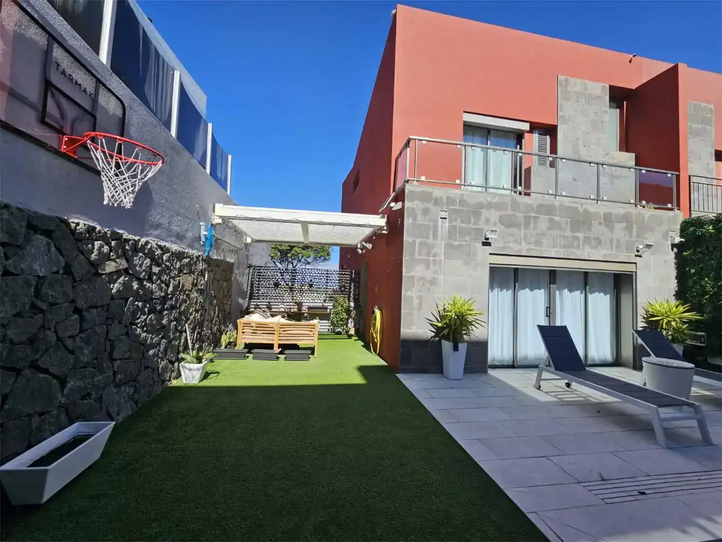 Terrassa de Casa adosada en venda en Las Palmas de Gran Canaria amb Jardí privat, Piscina i Balcó