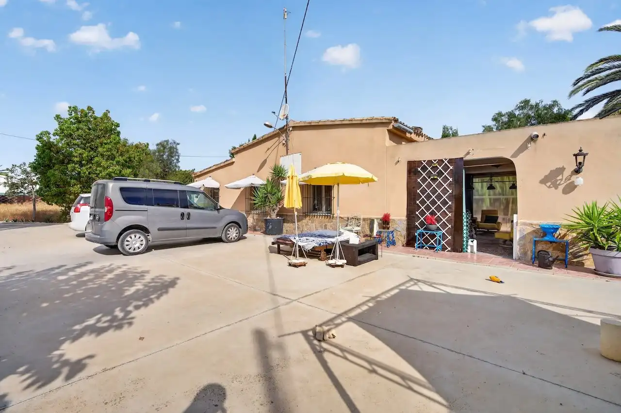 Außenansicht von Haus oder Chalet zum Verkauf in Elche / Elx mit Heizung, Privatgarten und Terrasse
