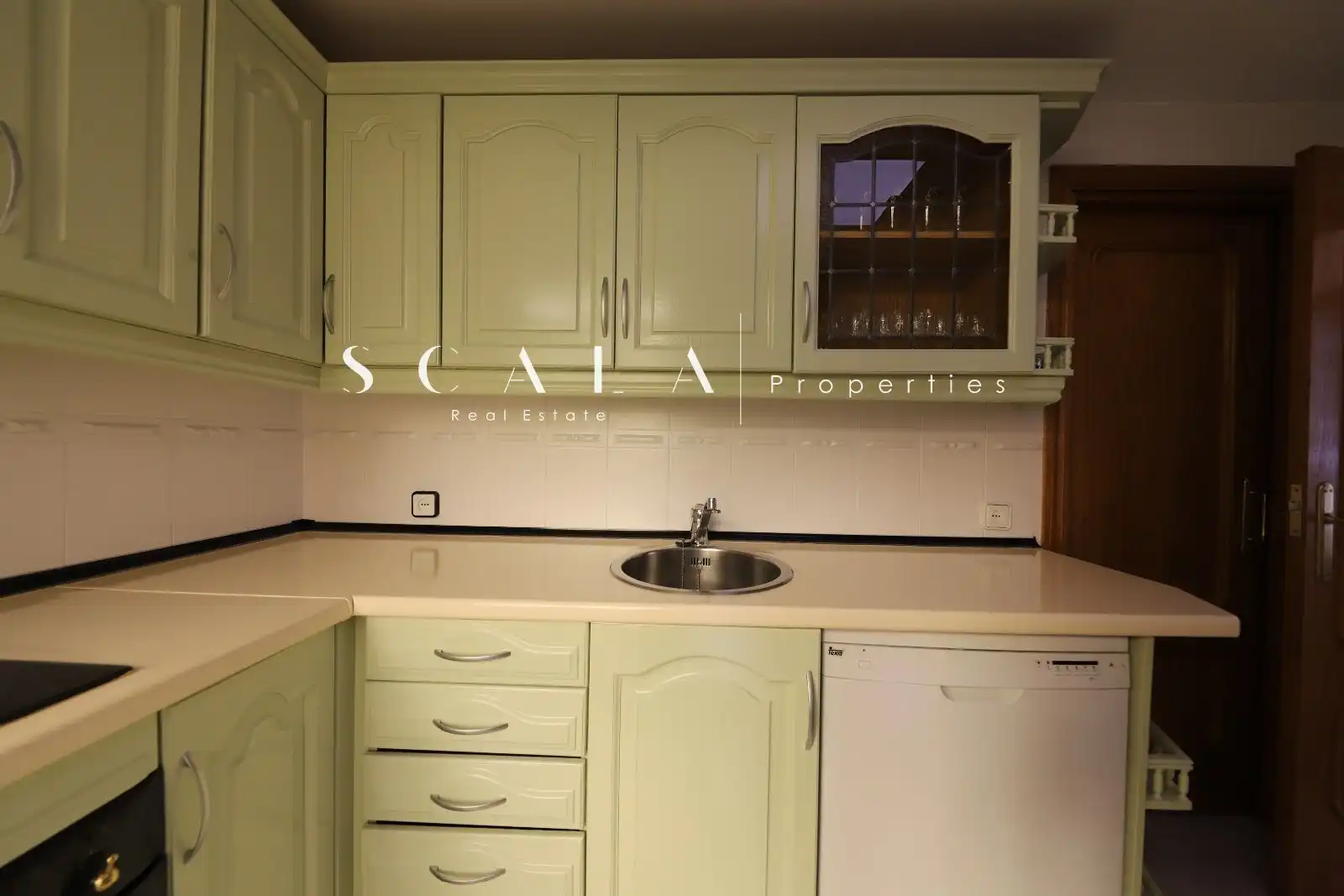 Kitchen of Flat for rent in Madrid  with Air Conditioner, Heating and Terrace