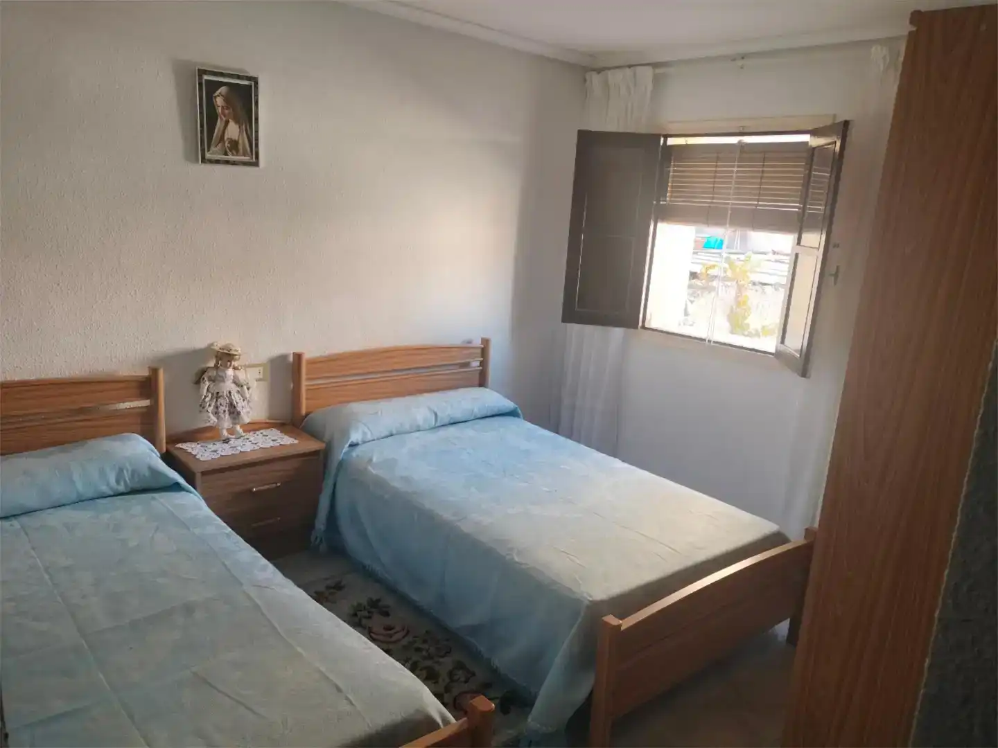 Habitación de Casa adosada en venta en La Vilueña con Jardín privado, Trastero y Amueblado