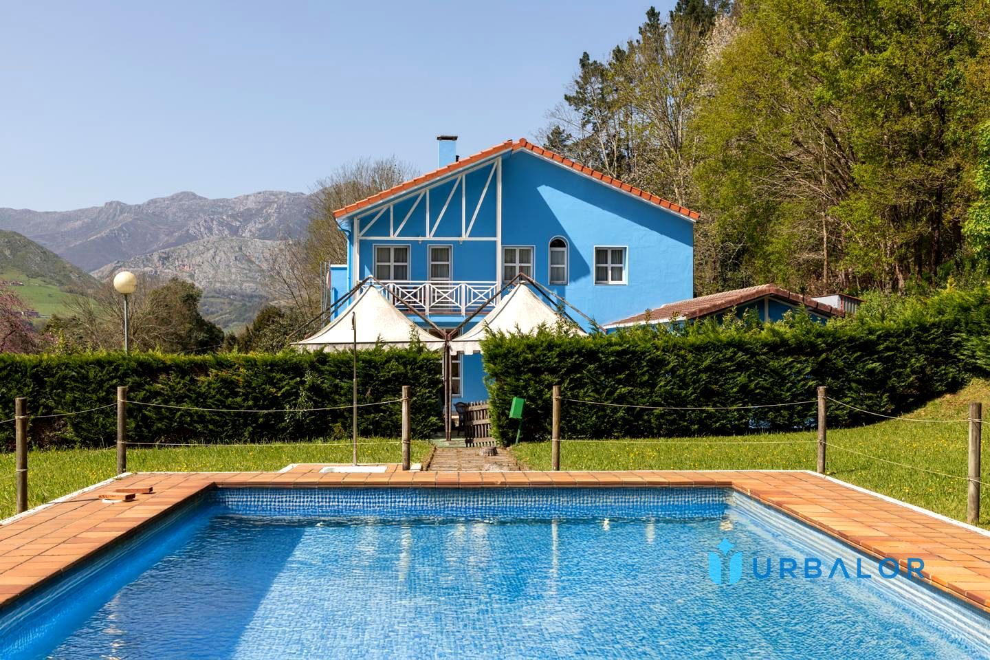 Vista exterior de Casa o chalet en venta en Cangas de Onís con Aire acondicionado, Calefacción y Jardín privado