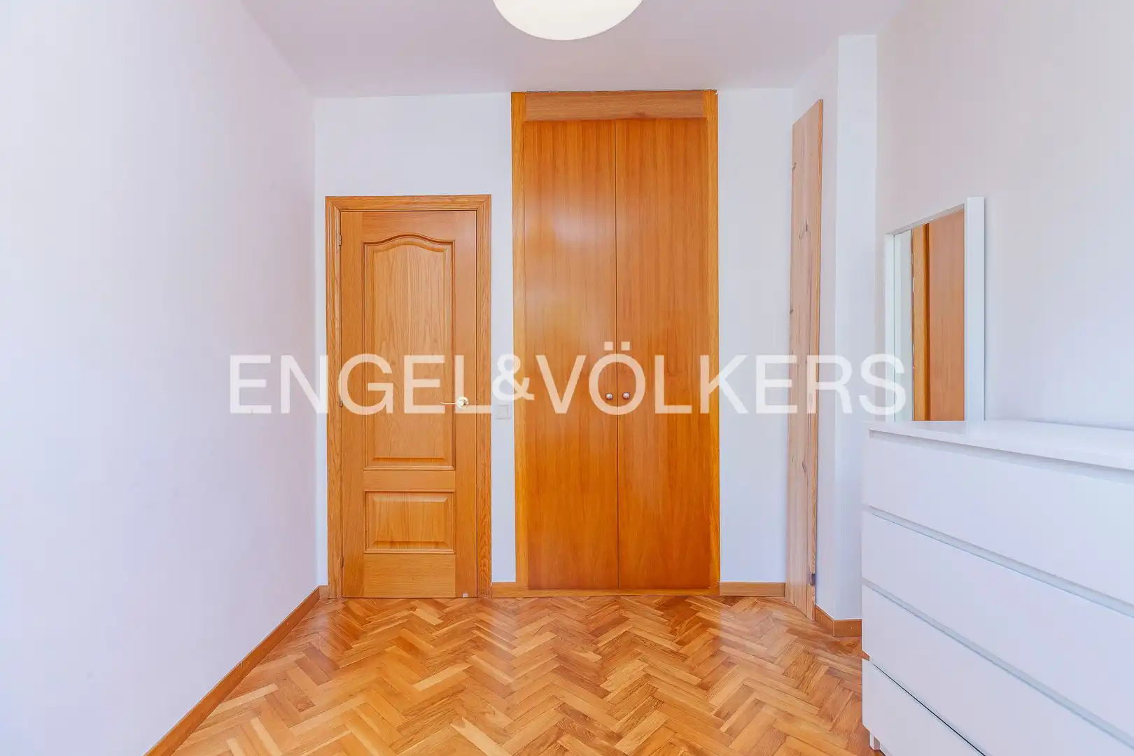 Dormitori de Pis de lloguer en Sant Cugat del Vallès amb Calefacció, Jardí privat i Parquet