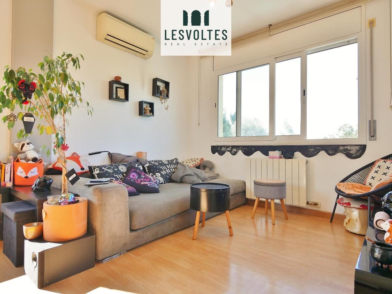 Living room of Flat for sale in Palafrugell  with Air Conditioner, Heating and Parquet flooring
