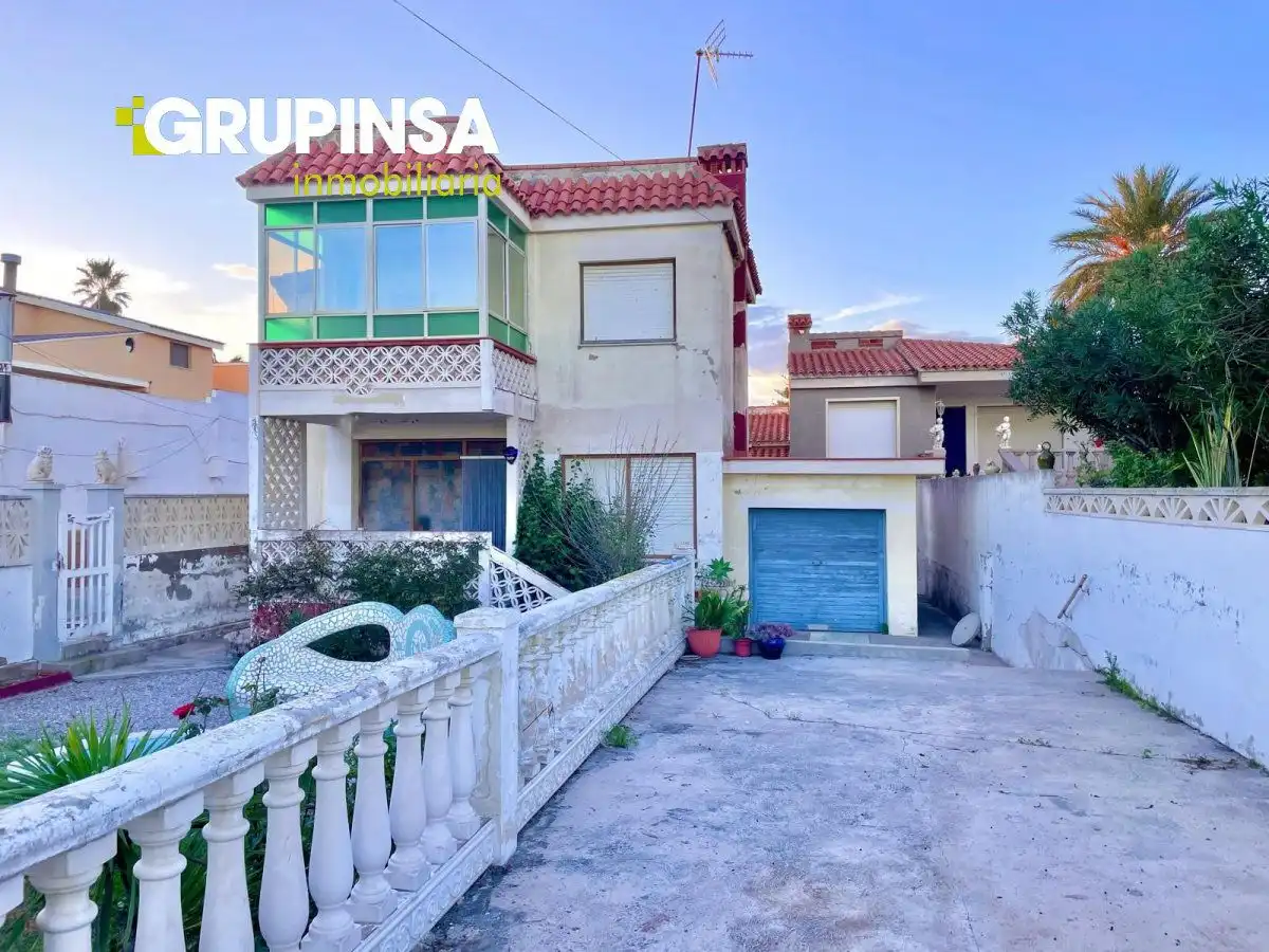 Vista exterior de Casa o chalet en venta en Almazora / Almassora con Jardín privado