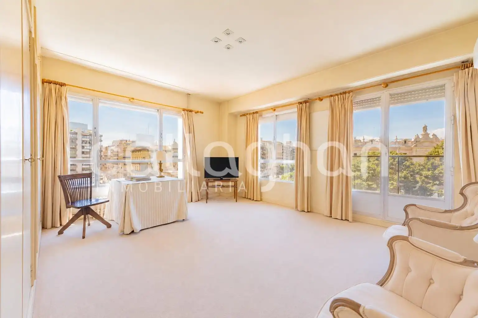 Living room of Flat for sale in Valencia  with Air Conditioner, Heating and Terrace