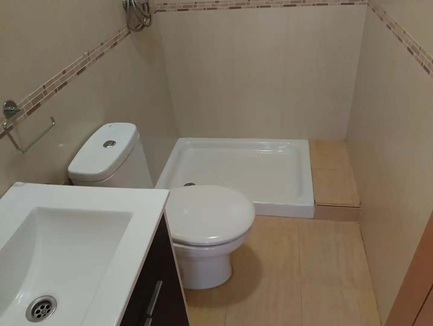Badezimmer von Einfamilien-Reihenhaus zur Miete in Vegas del Genil mit Klimaanlage, Privatgarten und Terrasse