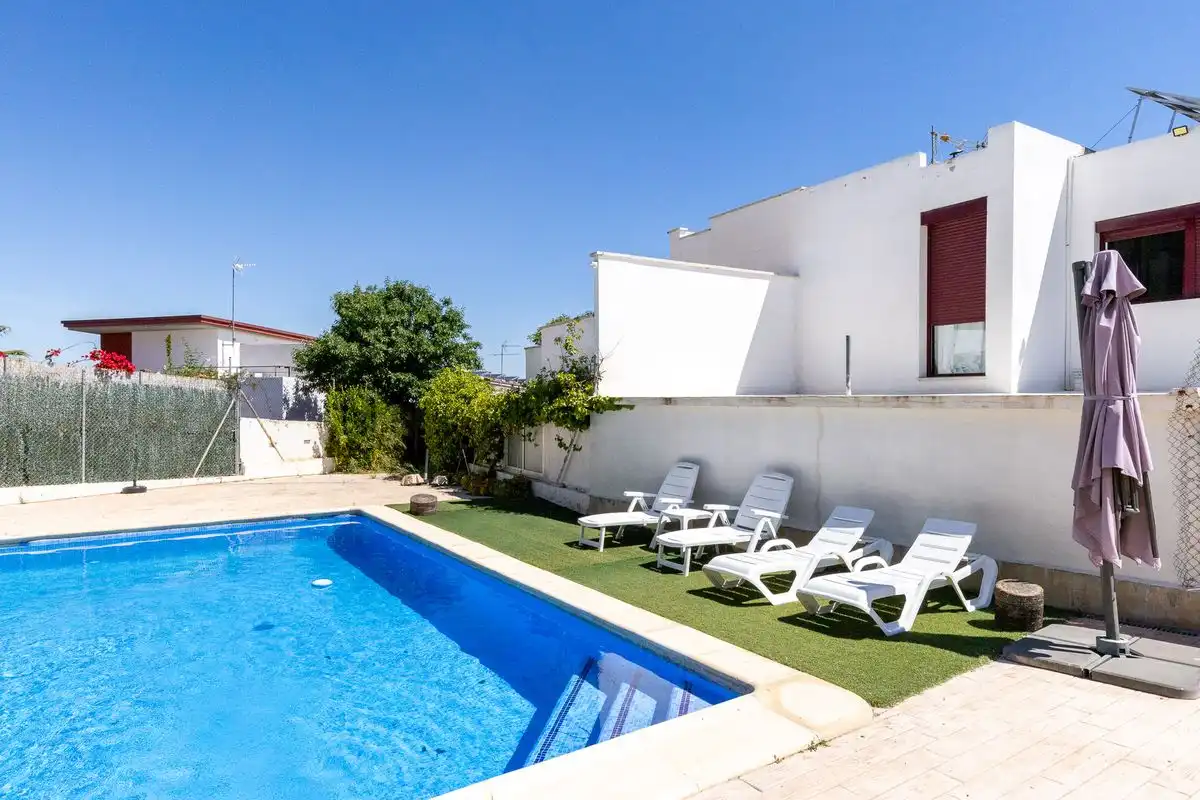 Swimming pool of Houses for sale in Chiva  with Heating, Private garden and Storage room