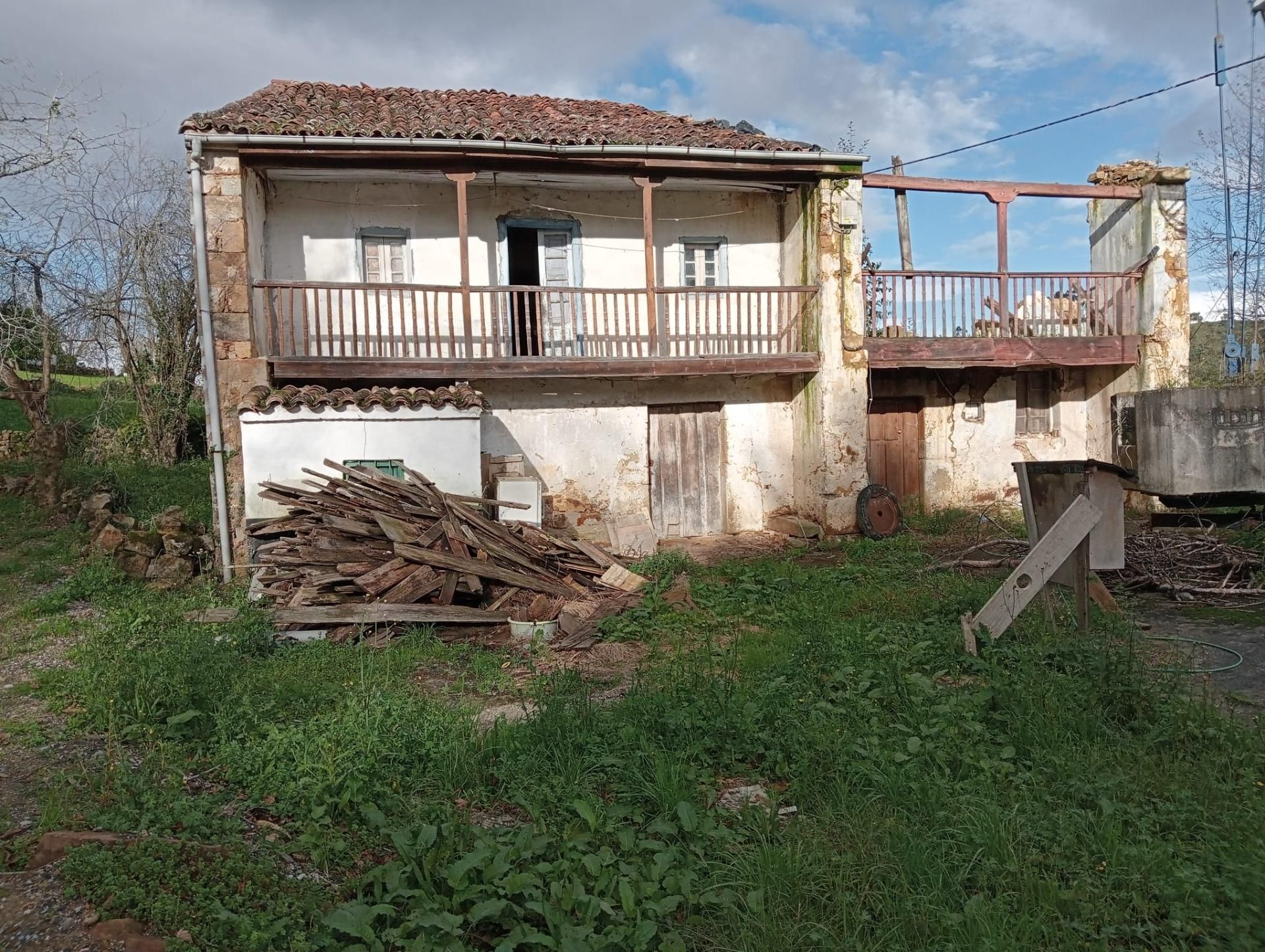 Vista exterior de Casa o xalet en venda en Solórzano amb Jardí privat, Terrassa i Balcó