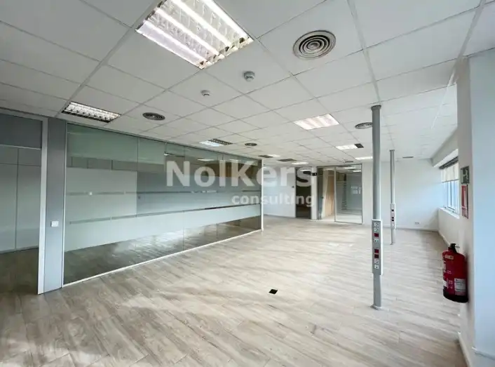 Bureau avec ascenseur à louer à Almeda - El Corte Inglés