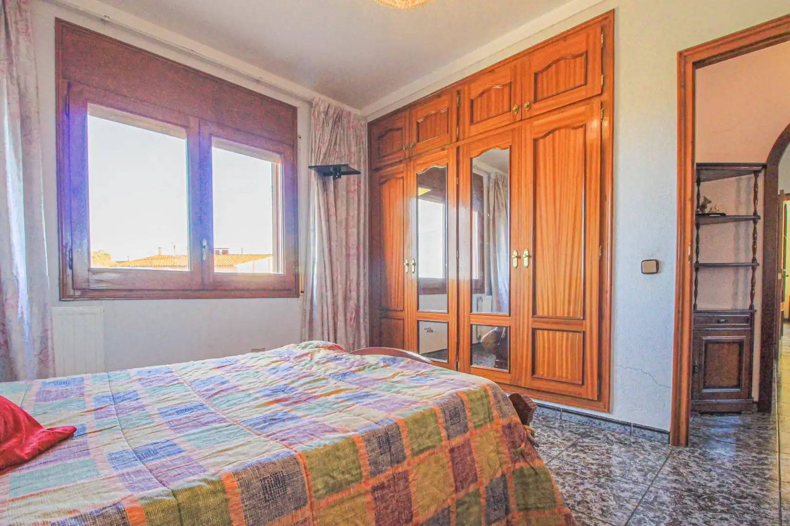 Dormitori de Casa adosada en venda en Cabanes (Girona) amb Jardí privat, Traster i Moblat