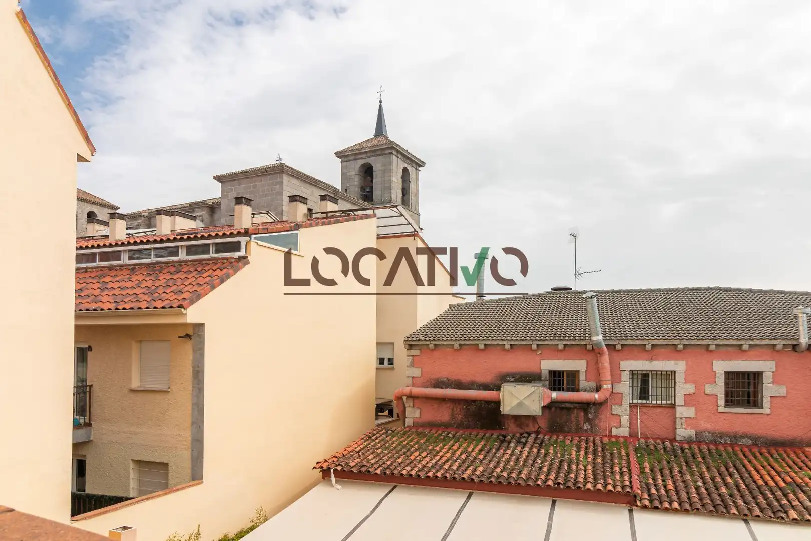 Vista exterior de Piso en venta en Valdemorillo con Calefacción