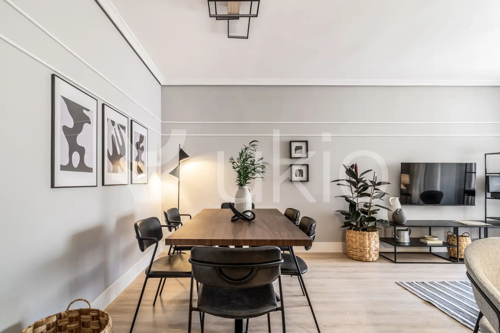 Menjador de Apartament de lloguer en Madrid amb Aire condicionat, Calefacció i Moblat