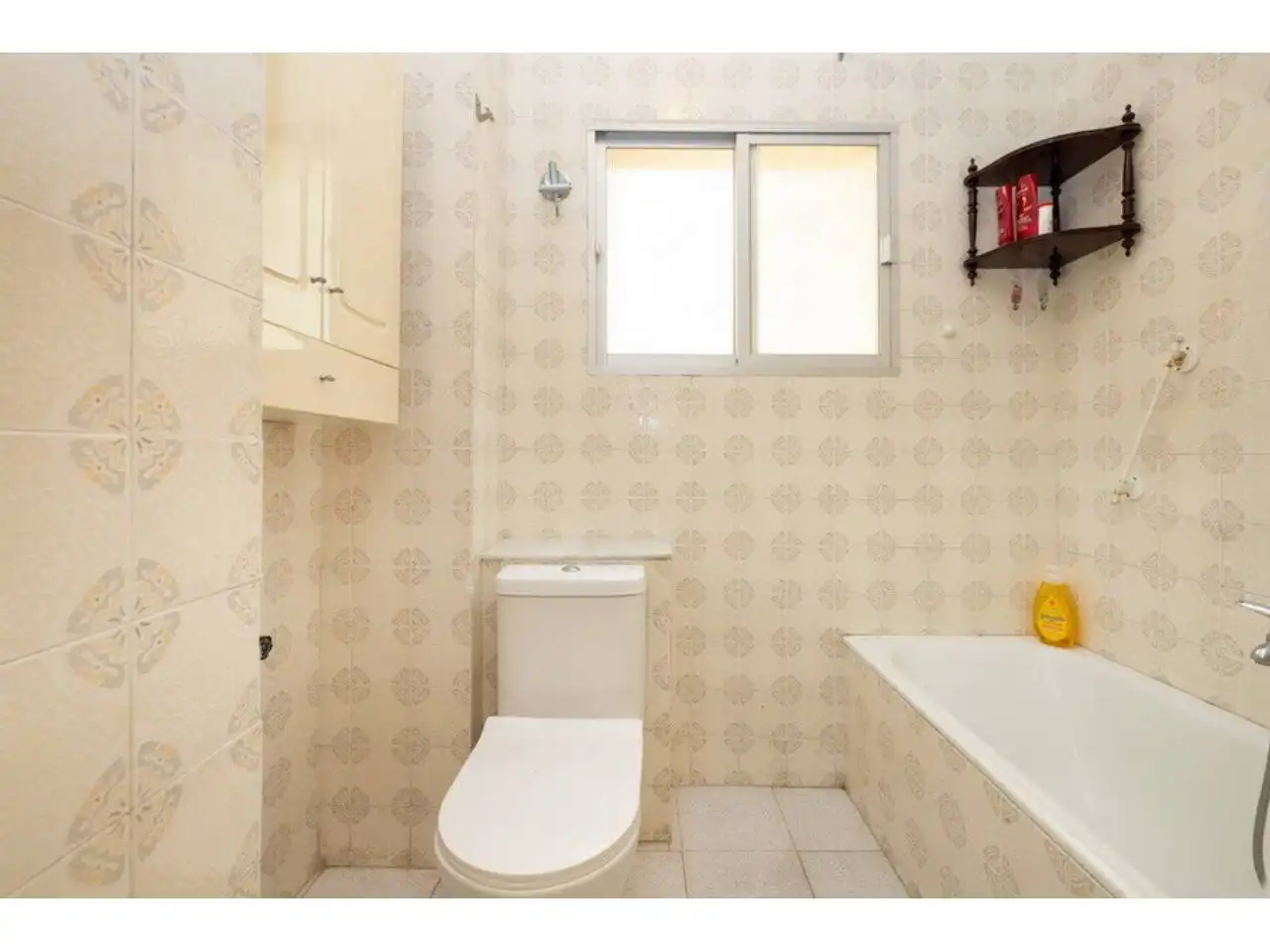 Badezimmer von Wohnungen zum Verkauf in Almuñécar mit Terrasse, Möbliert und Alarm