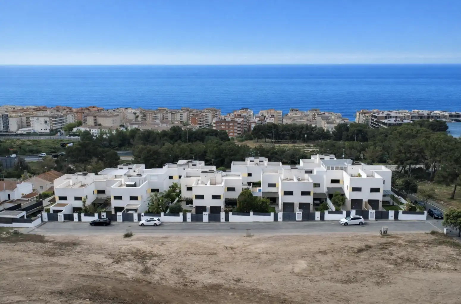 Vista exterior de Casa adosada en venta en Calafell con Aire acondicionado, Jardín privado y Parquet