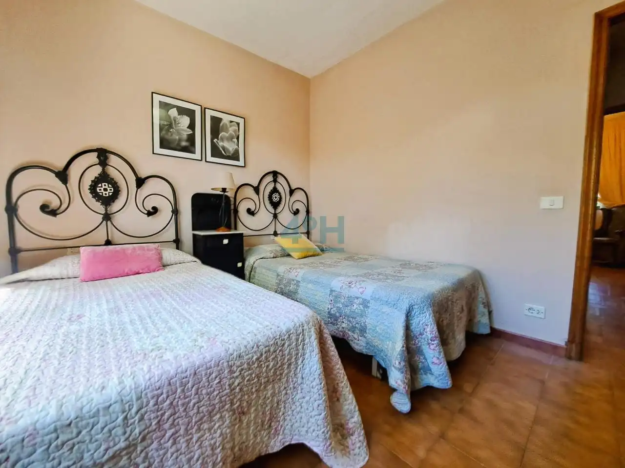 Dormitori de Casa o xalet en venda en San Cibrao das Viñas amb Calefacció, Jardí privat i Terrassa