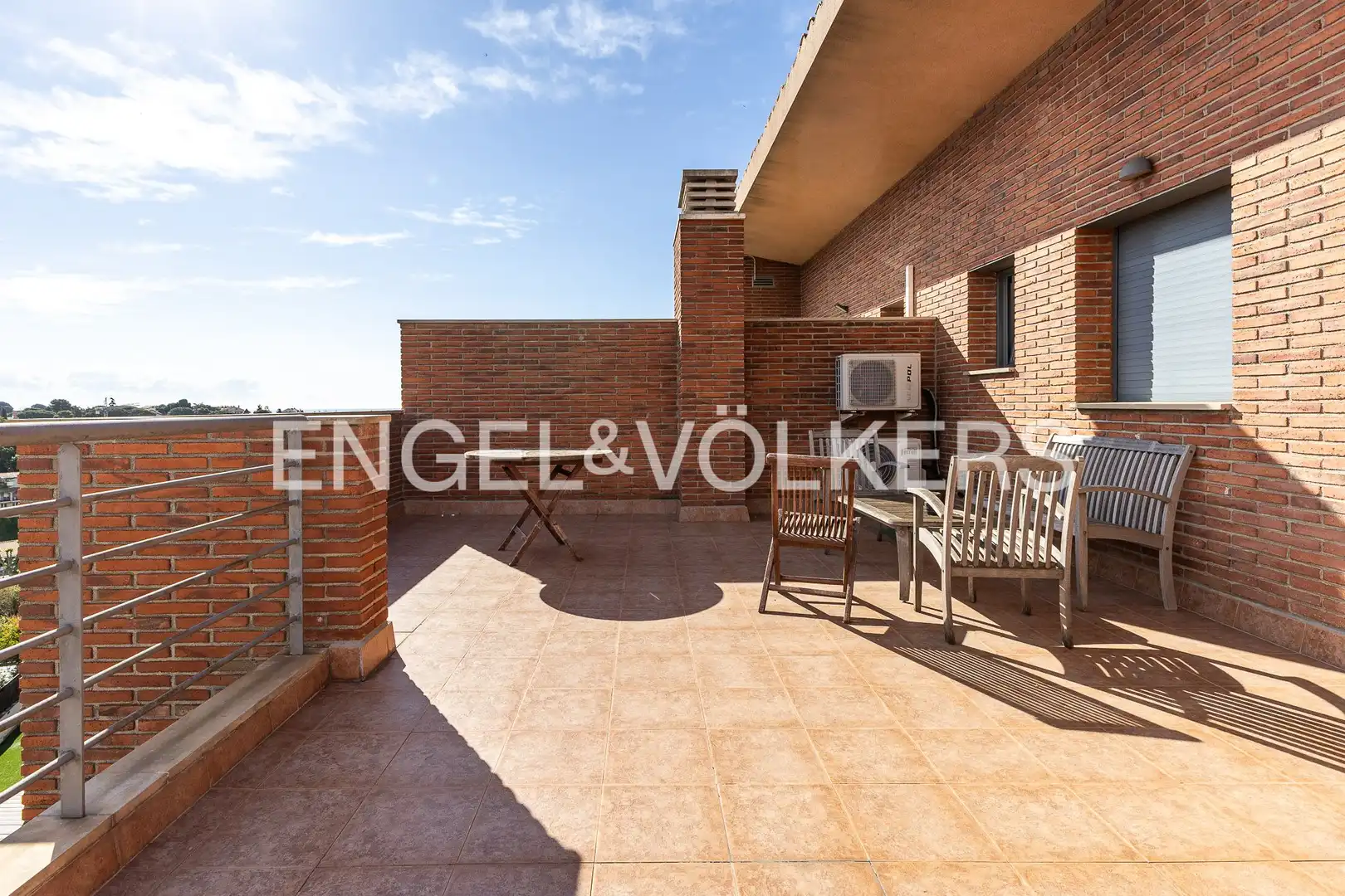 Terraza de Casa adosada de alquiler en Tiana con Aire acondicionado, Calefacción y Jardín privado