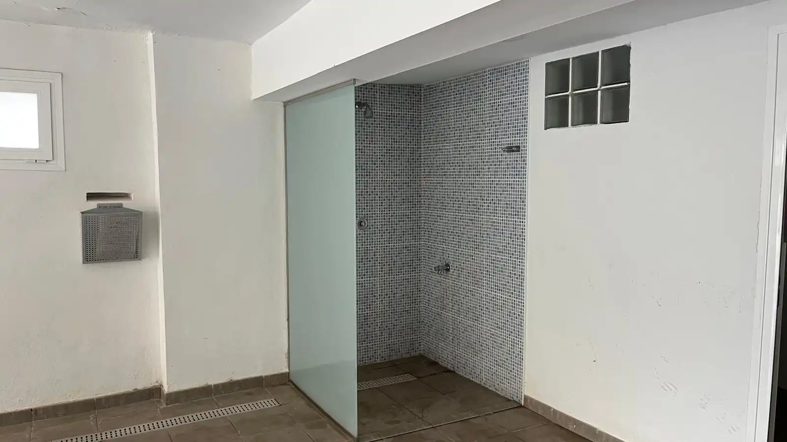 Baño de Apartamento en venta en Gandia con Terraza, Amueblado y Piscina comunitaria