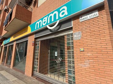 Locale commerciale in affitto a Calle Manuel Azaña 141